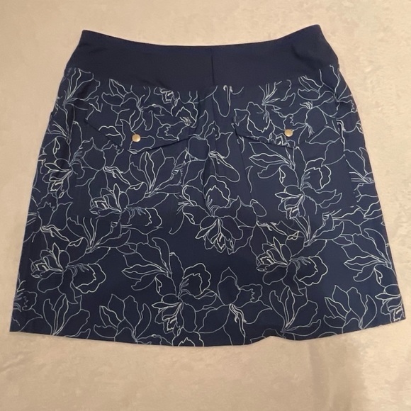 Women’s Cypress Club Navy Skort With White Flowers and Pockets Size Small - Picture 3 of 14